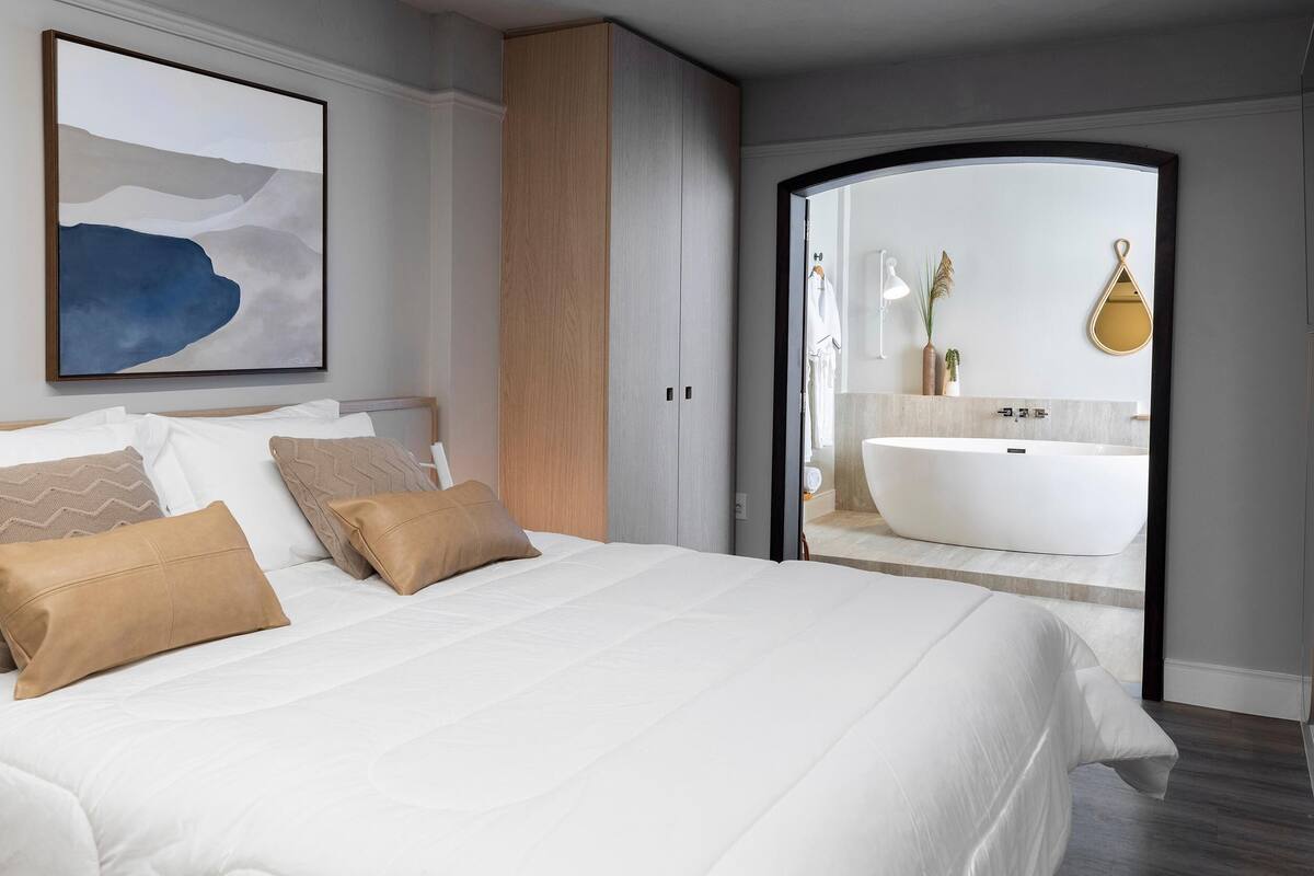Minibar, coffre-fort, bureau, accès au Wi-Fi (inclus)