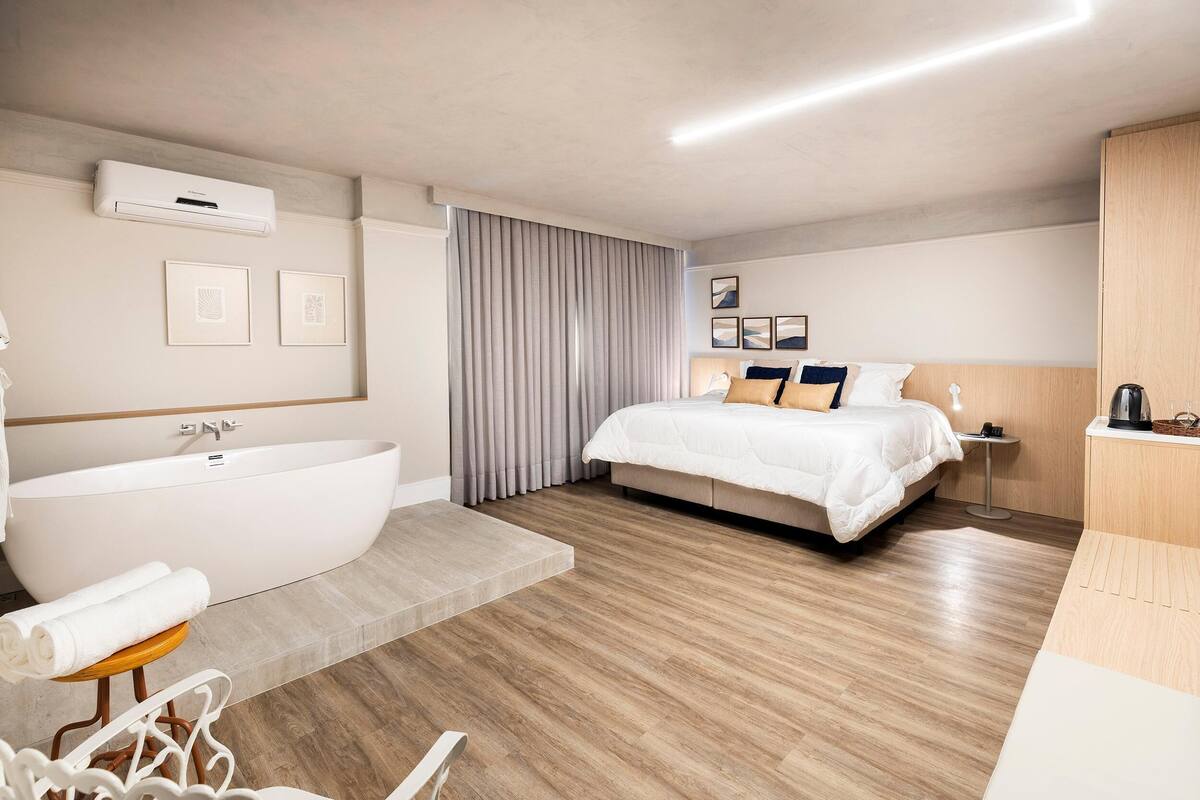 Minibar, coffre-fort, bureau, accès au Wi-Fi (inclus)
