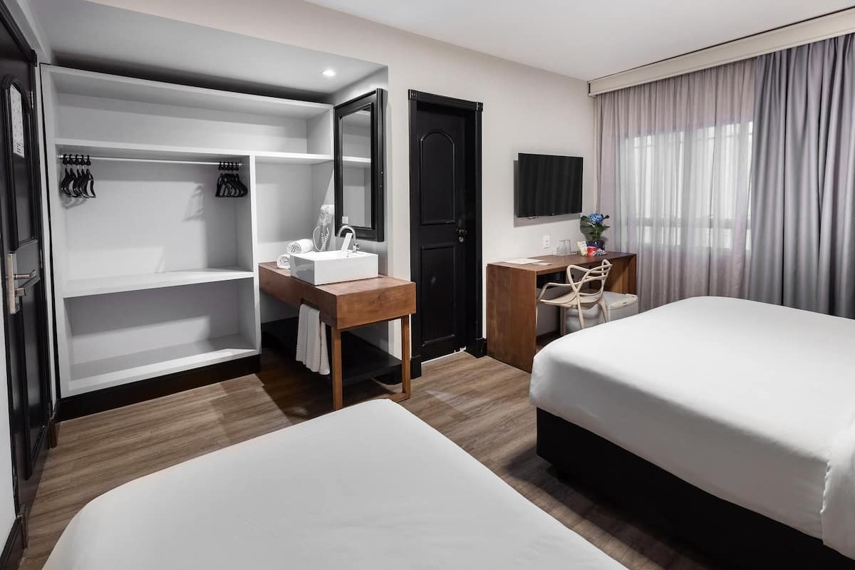 1 Schlafzimmer, Minibar, Zimmersafe, Schreibtisch