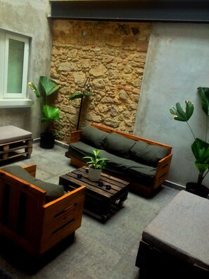 Lobby sitting area - Gatto Blanco Party Hotel (Panama City)