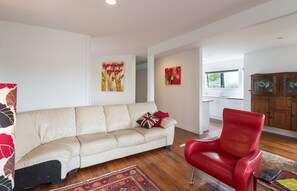 Living area - Lakeside City Apartments (Rotorua)