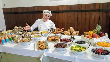 Colazione a buffet, servita tutte le mattine (8 EUR a persona)