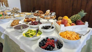 Desayuno buffet (EUR 8 por persona)