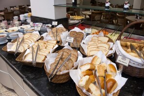 Free daily buffet breakfast  - Hotel Marimar The Place (Balneário Camboriú)