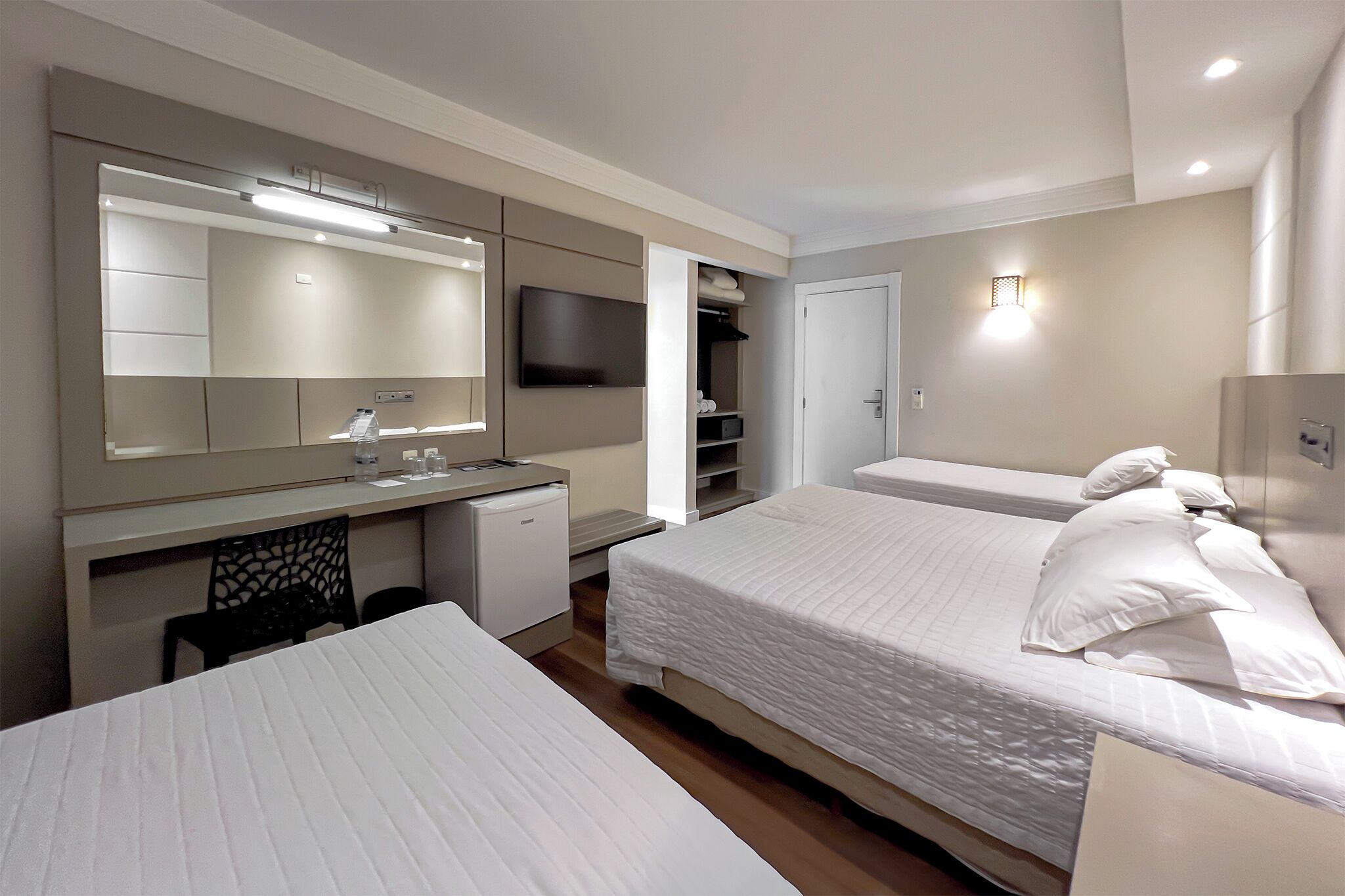 deluxe suite | 1 bedroom, premium bedding, minibar, in-room safe