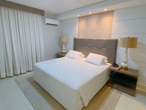 Suite – president | Sengetøy av topp kvalitet, minibar, safe på rommet og skrivebord