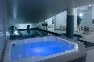 Indoor spa tub
