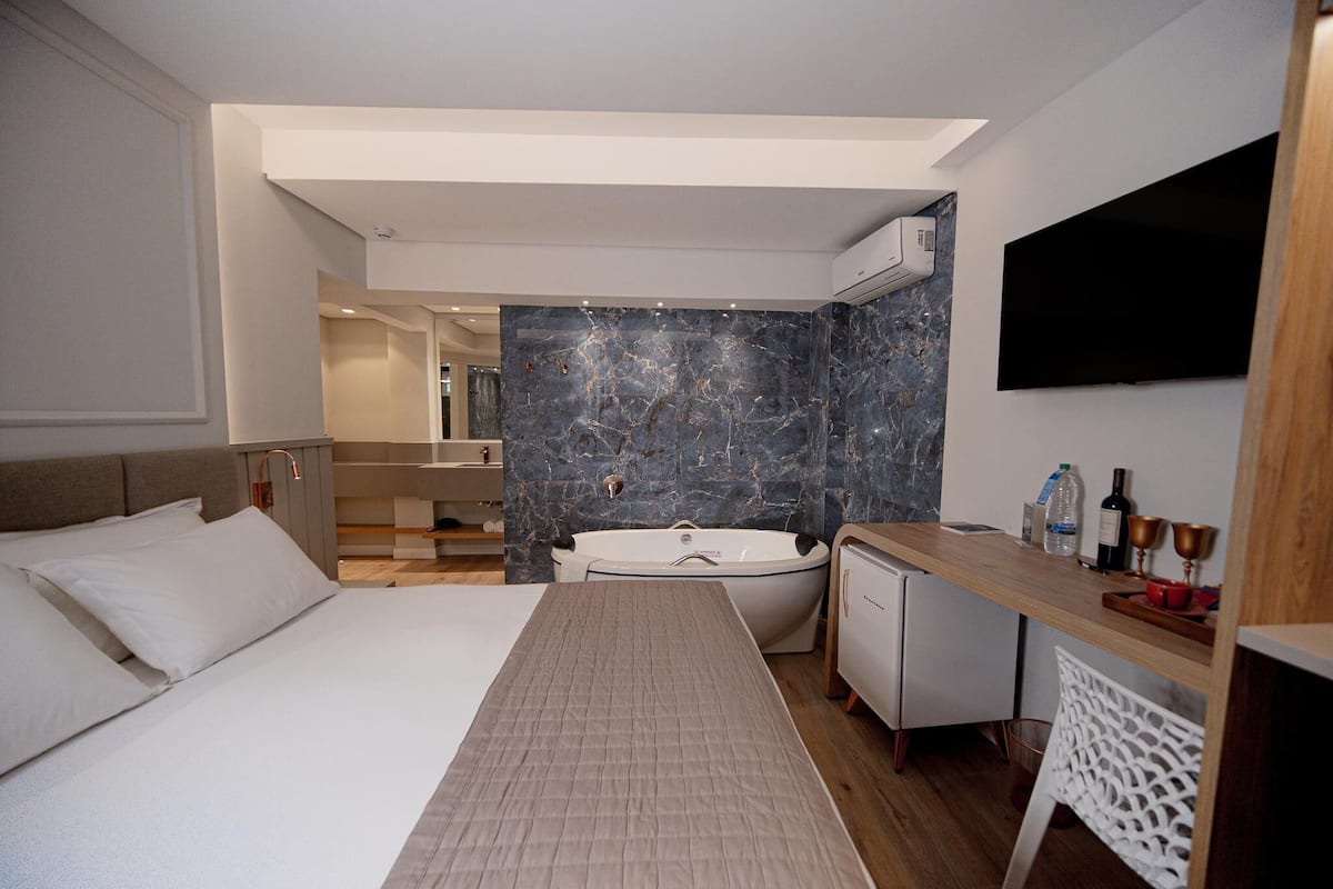 1 slaapkamer, luxe beddengoed, een minibar, een kluis op de kamer