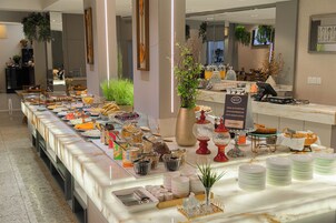 Breakfast and lunch served