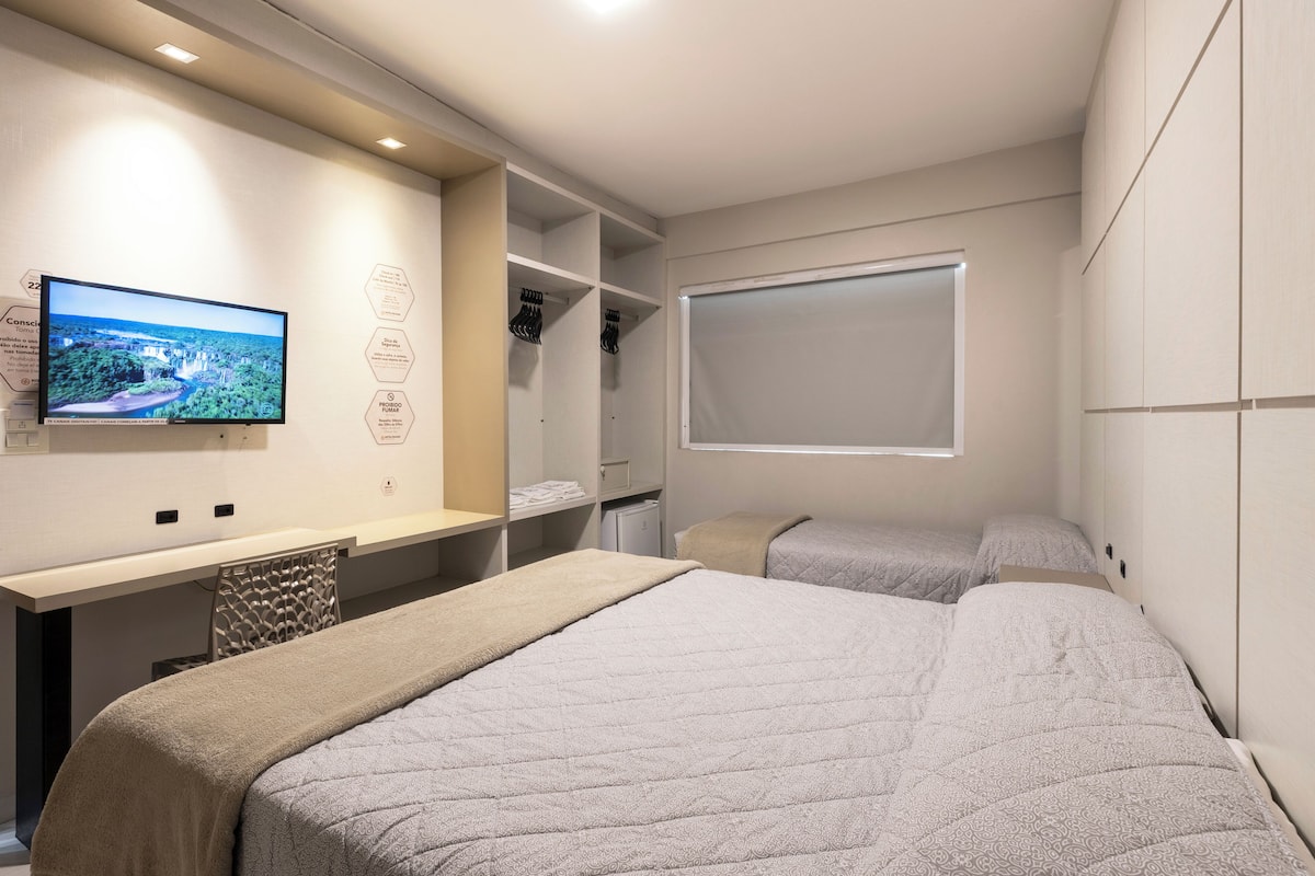 Quarto Triplo Standard - 1 Cama de Casal e 1 Cama de Solteiro e 1 Cama Auxiliar