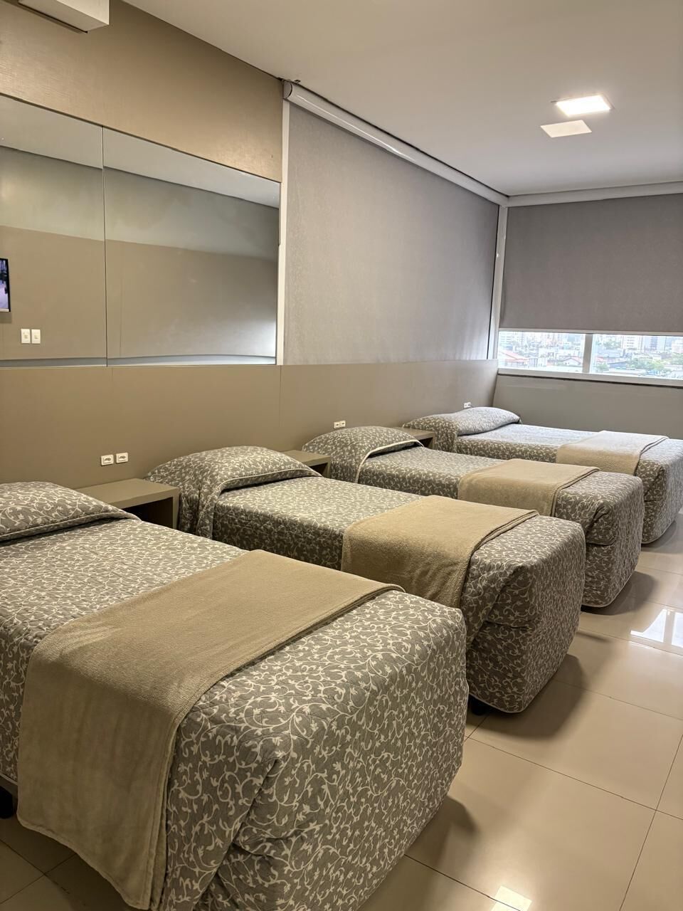   Standard Quintuple Room 1 c 3 s | Minibar, in-room safe, desk, laptop workspace