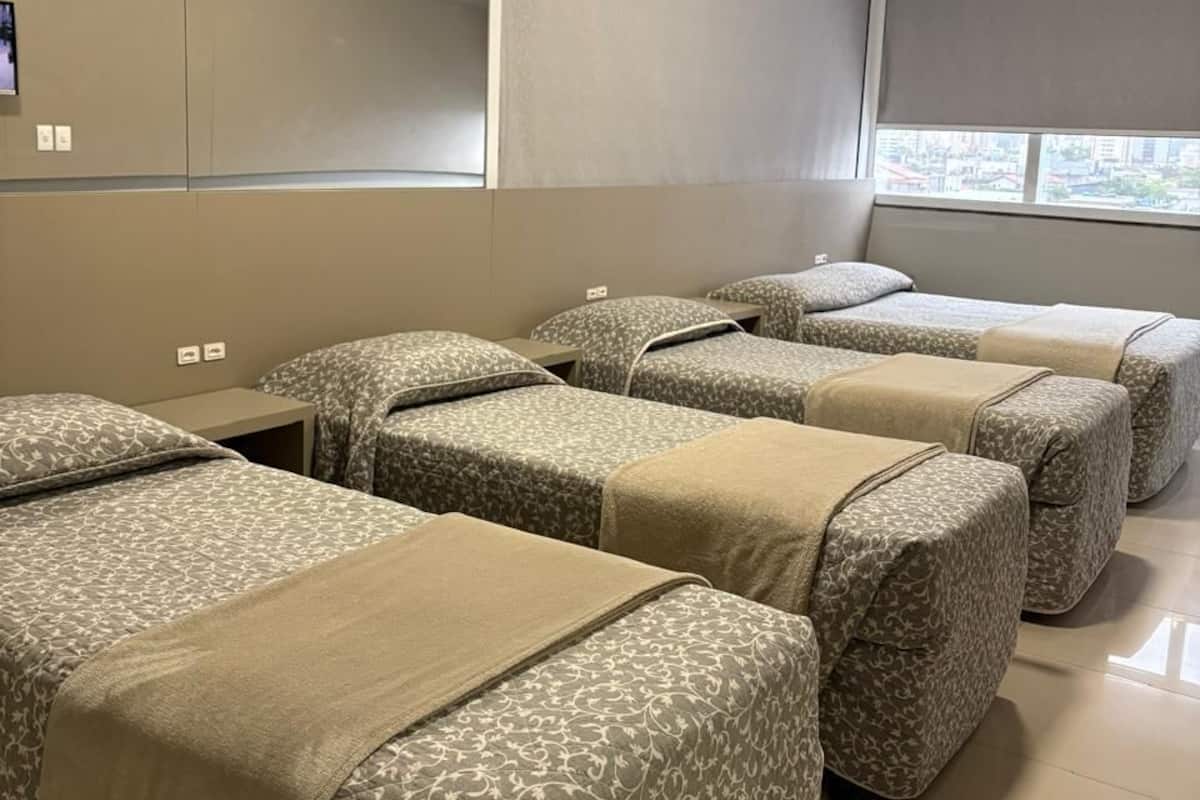 Standard Quintuple Room 1 c 3 s | Minibar, in-room safe, desk, laptop workspace