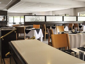 Se sirven desayunos y cenas, cocina local