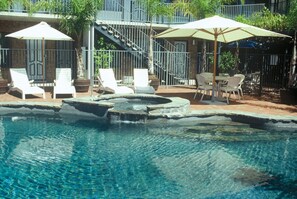 Outdoor pool - ibis Styles Adelaide Manor (Gepps Cross)