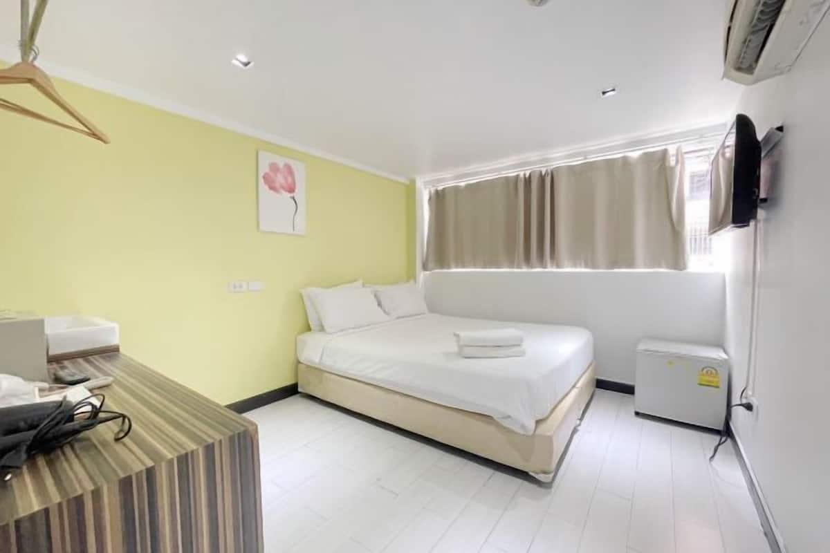 In-room safe, individually furnished, desk, free WiFi