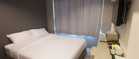 Standard Room, 1 Queen Bed