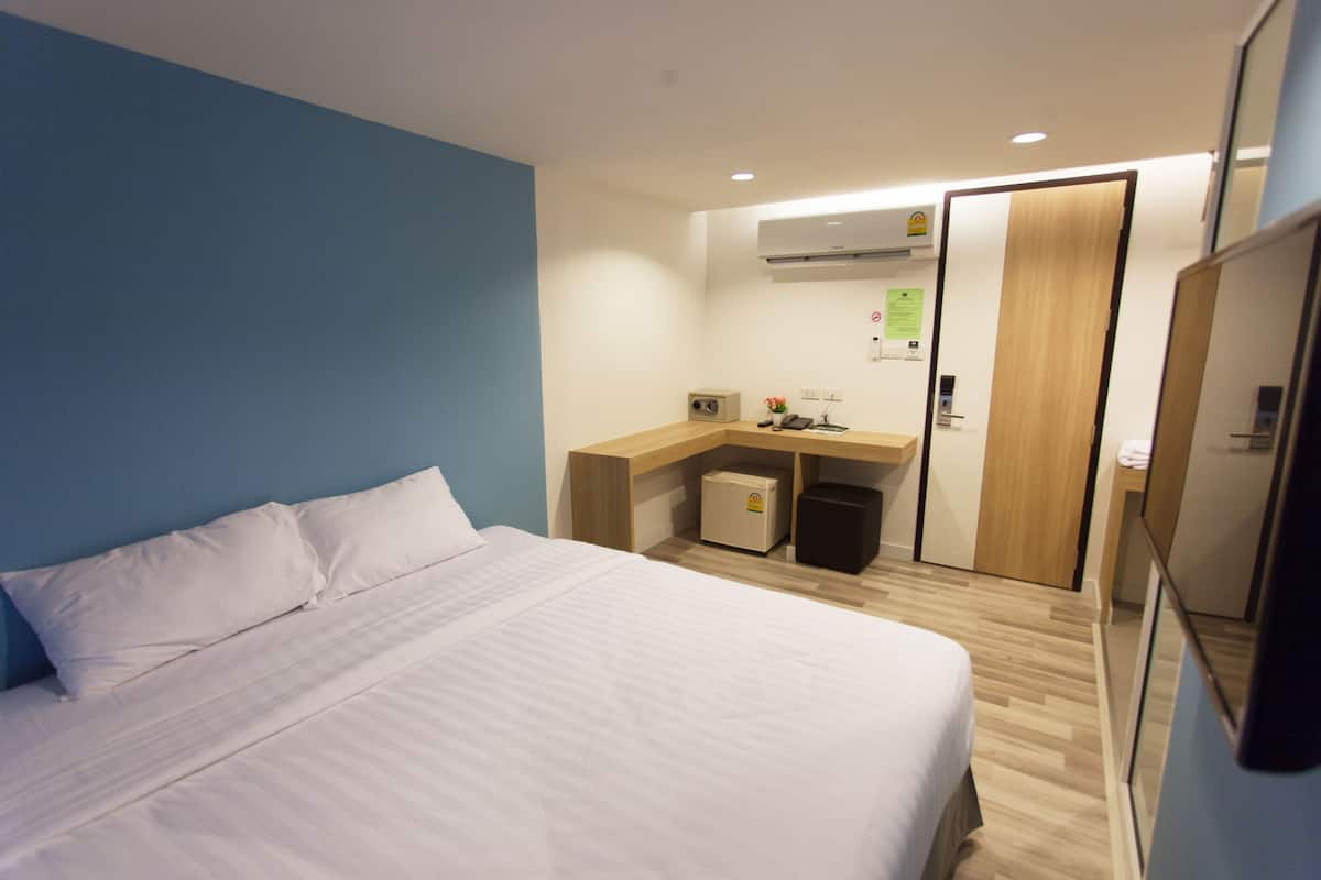 Deluxe Room, 1 Double Bed | In-room safe, free WiFi, bed sheets