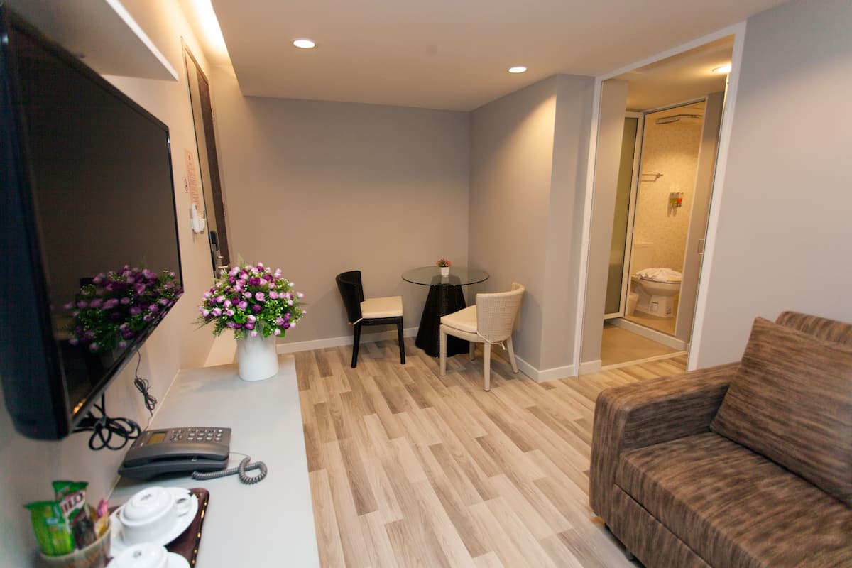 Suite | In-room safe, free WiFi, bed sheets