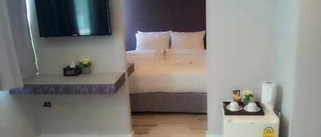 In-room safe, free WiFi, bed sheets