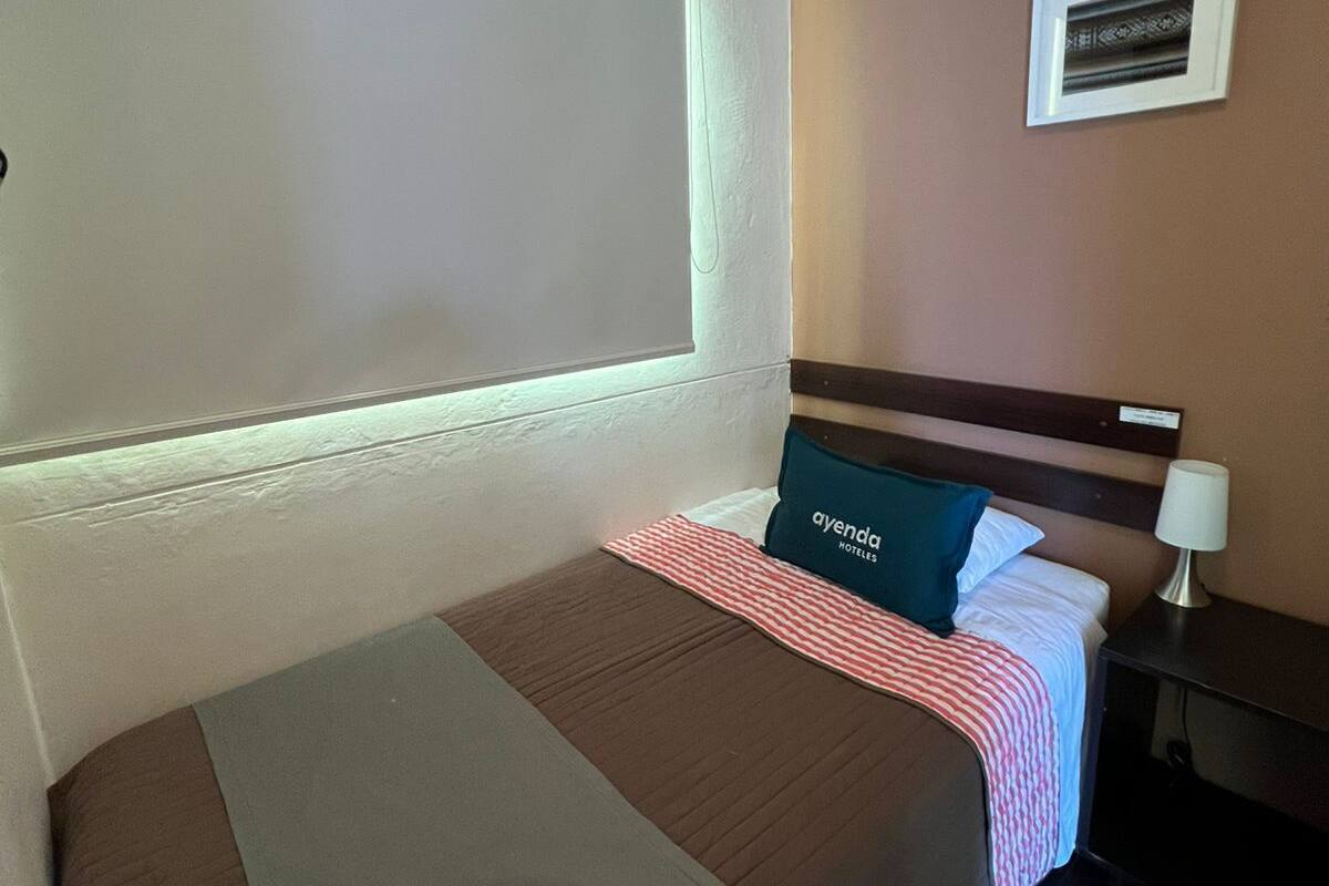 Kamar Single Ekonomi | Seprai antialergi, Wi-Fi gratis, dan seprai linen