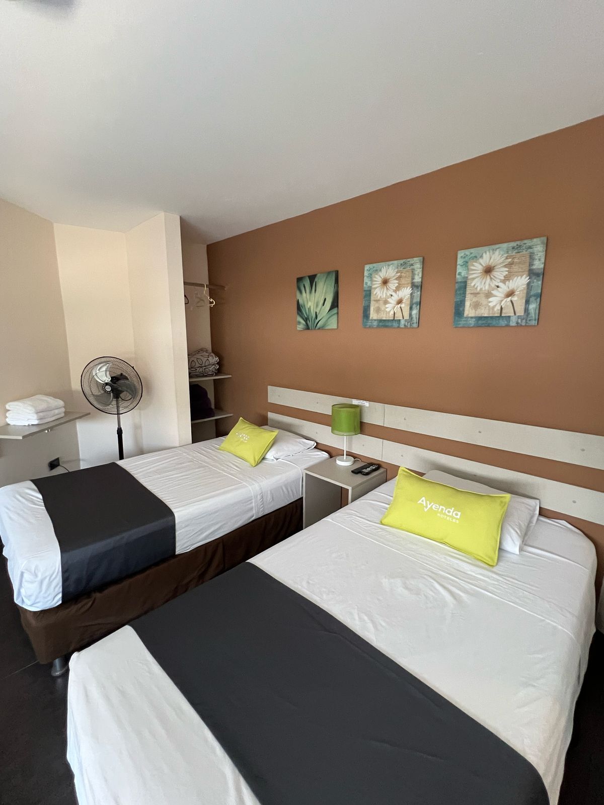 Quarto duplo standard | Roupas de cama antialérgicas, Wi-Fi de cortesia, roupa de cama