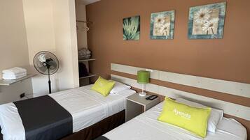 Hypo-allergenic bedding, free WiFi, bed sheets