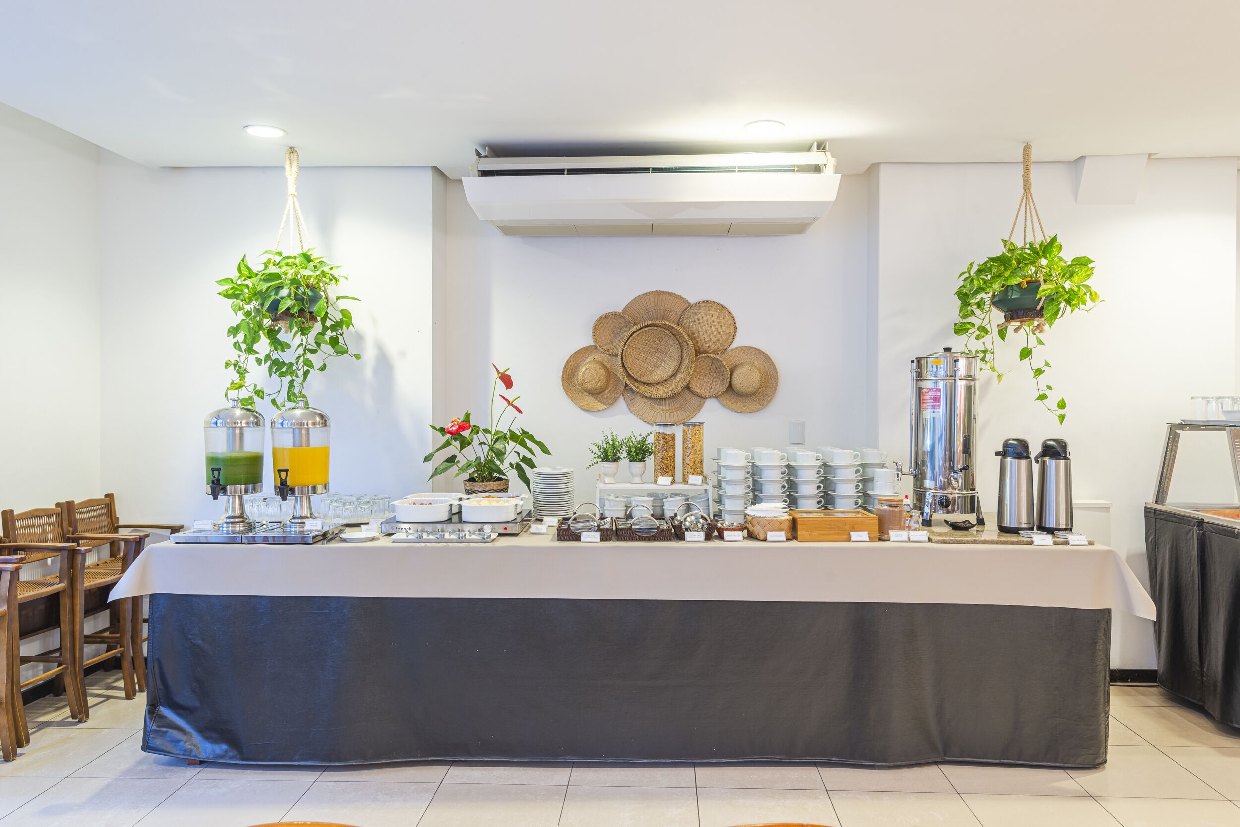 free daily full breakfast