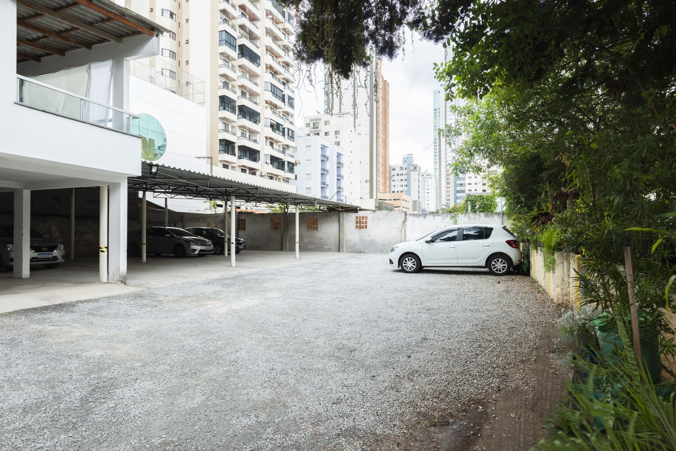 valet parking (surcharge) (40.00 per day)