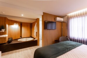 Minibar, caja de seguridad en la habitación y cortinas blackout 