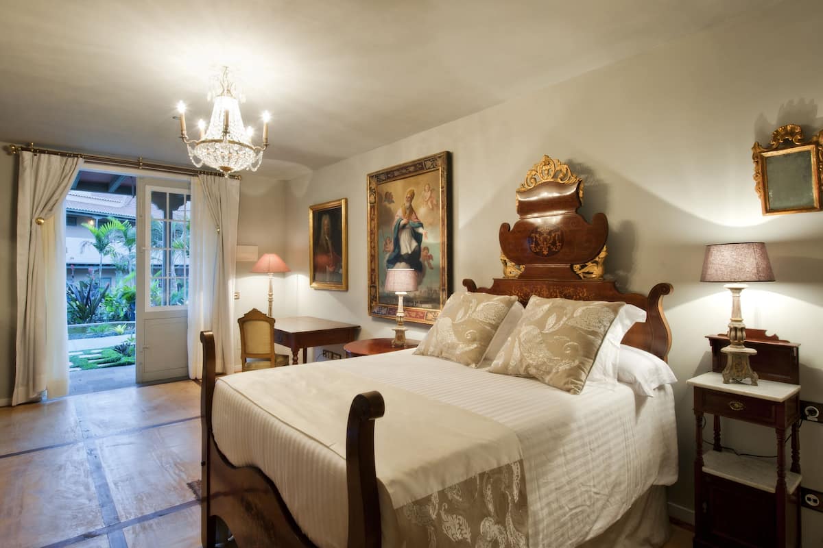 Ropa de cama de alta calidad y artículos del minibar gratis