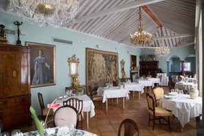 Breakfast, lunch and dinner served