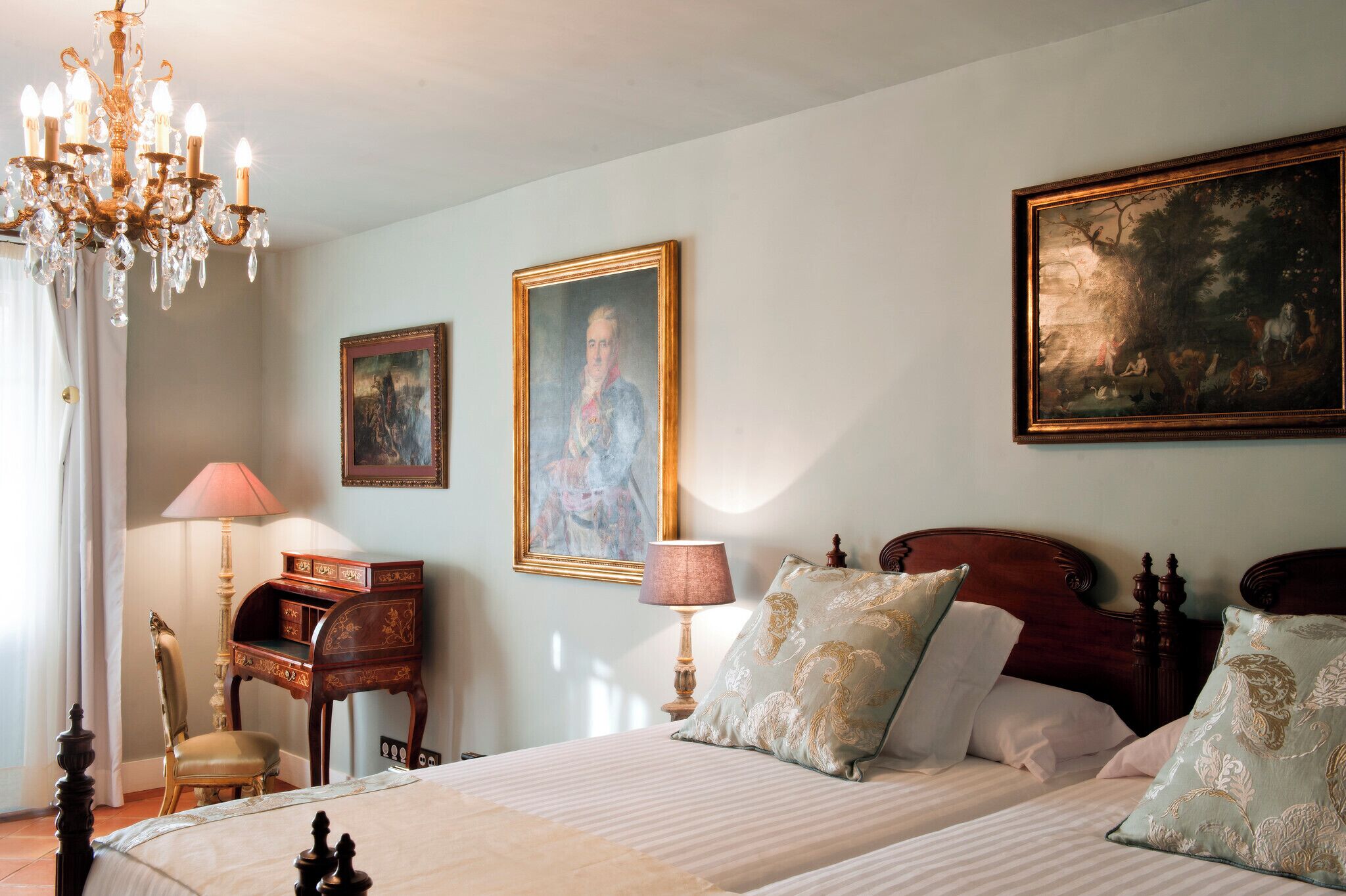 Ropa de cama de alta calidad y artículos del minibar gratis 