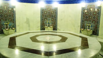 Sauna, Dampfbad, Türkisches Bad/Hamam, Körperbehandlungen, Aromatherapie