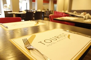 Breakfast, lunch, dinner served; Turkish cuisine, pool views  - Tourist Hotel Antalya (Antalya)
