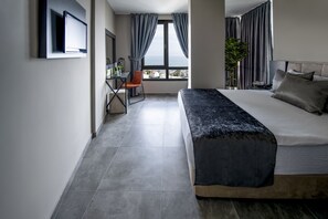 Panoramic Room | Minibar, in-room safe, desk, laptop workspace - Tourist Hotel Antalya (Antalya)