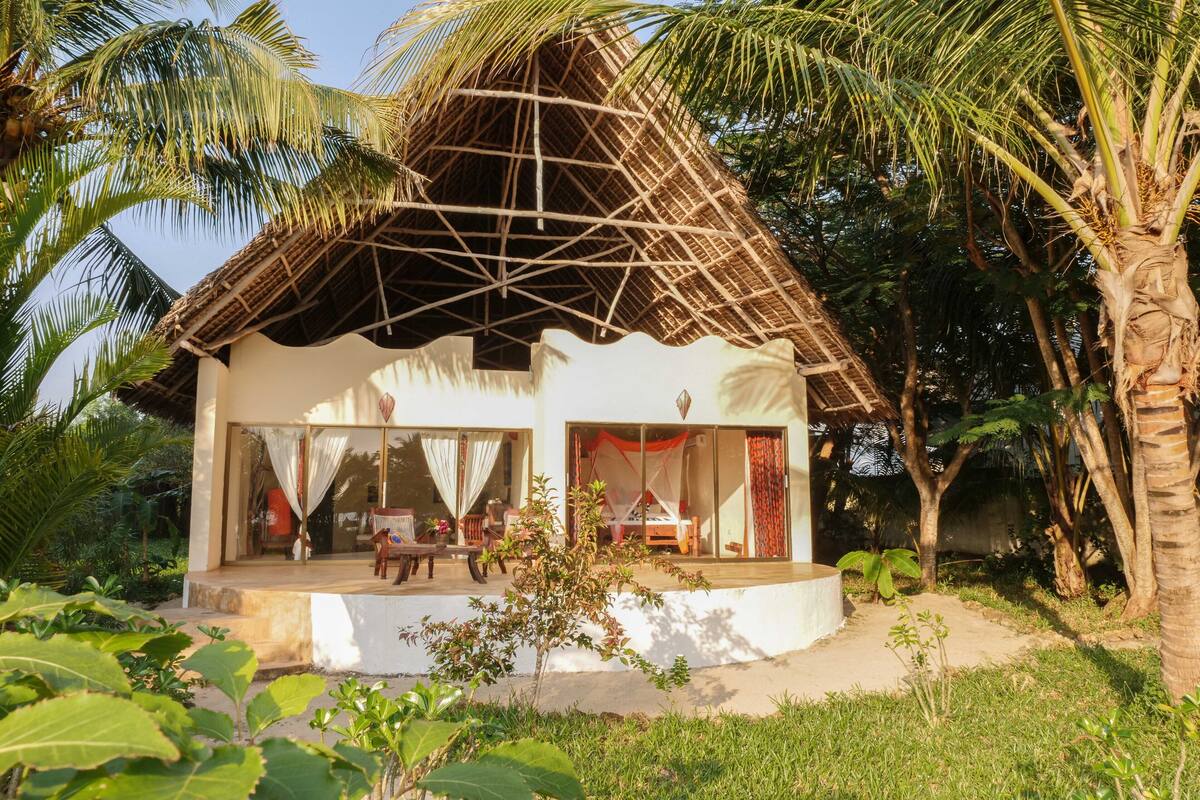 Bustani Suite | Bộ đồ giường cao cấp, két bảo mật tại phòng, bàn 