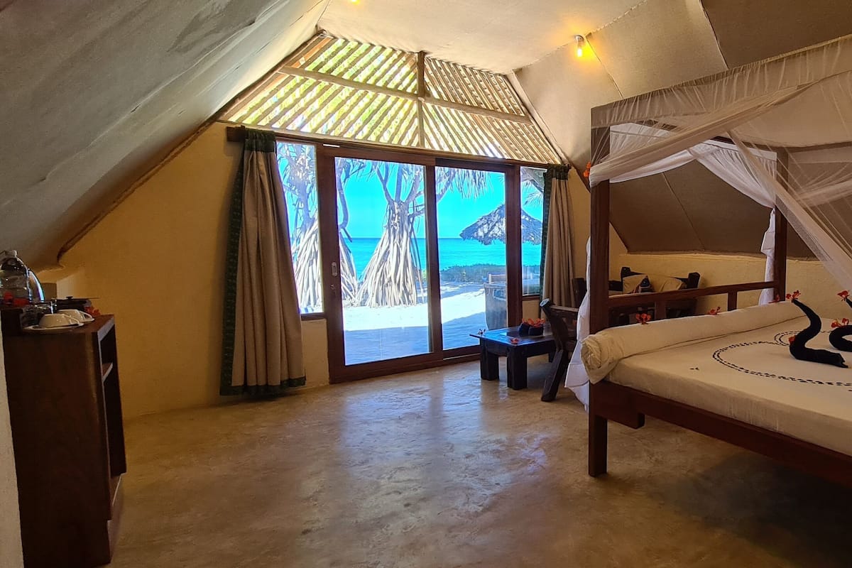 Love Shack Deluxe | 1 bedroom, premium bedding, in-room safe, individually furnished