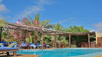 Outdoor pool, pool loungers