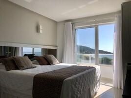 Suíte, vista para o mar | Roupas de cama de algodão egípcio, frigobar, cortinas blackout