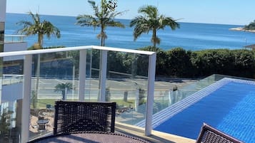 2 piscinas externas, guarda-sóis, espreguiçadeiras