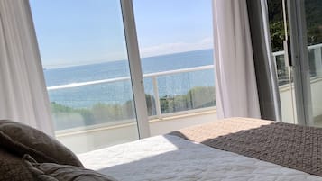SĂĄbanas de algodĂłn egipcio, minibar, cortinas blackout y wifi gratis