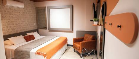 Habitació de luxe | 1 dormitori, minibar, caixa forta a l'habitació i mobiliari individual