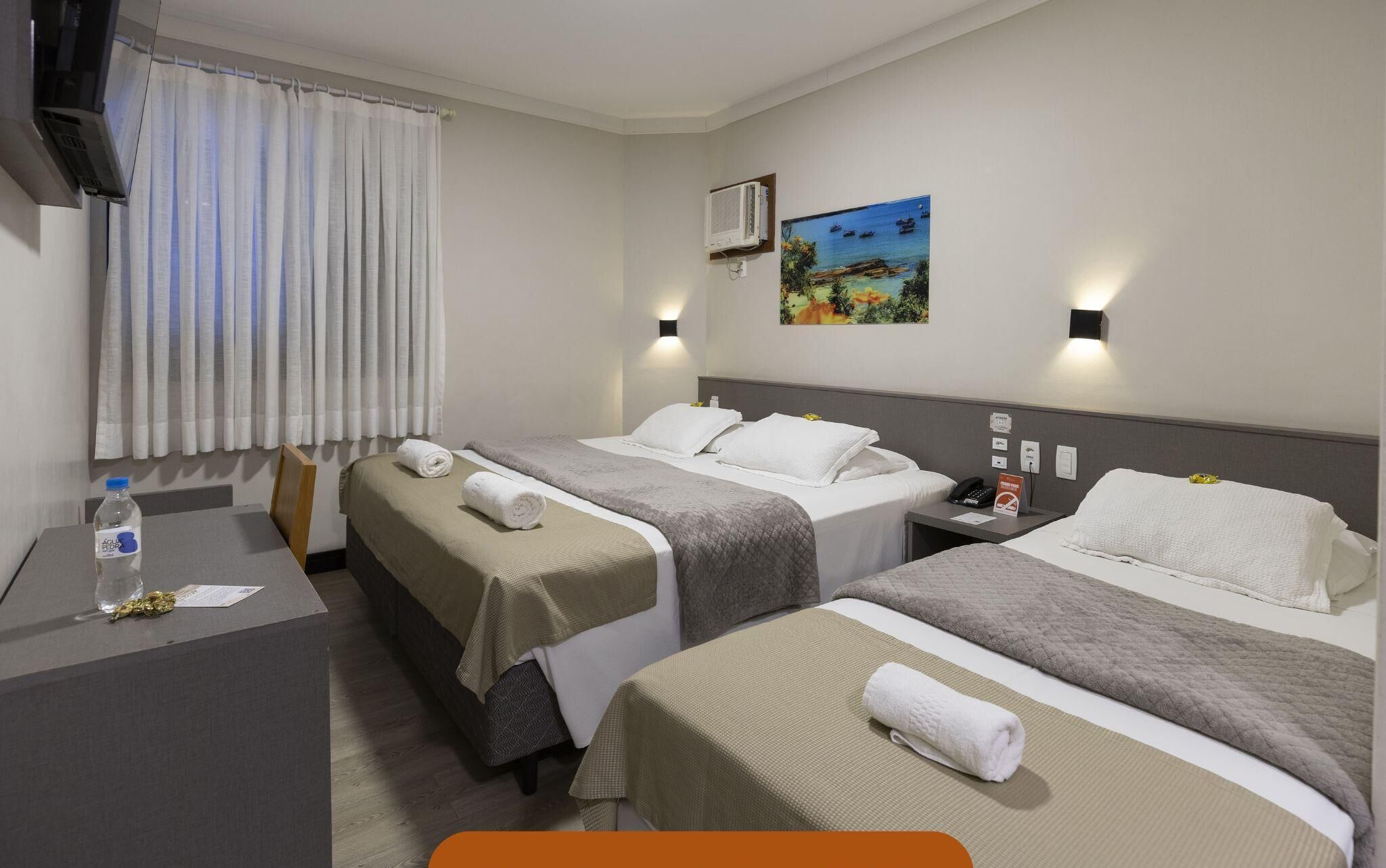 Minibar, safe på rommet, individuelt innredet og skrivebord