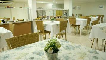 Desayuno buffet incluido todos los días