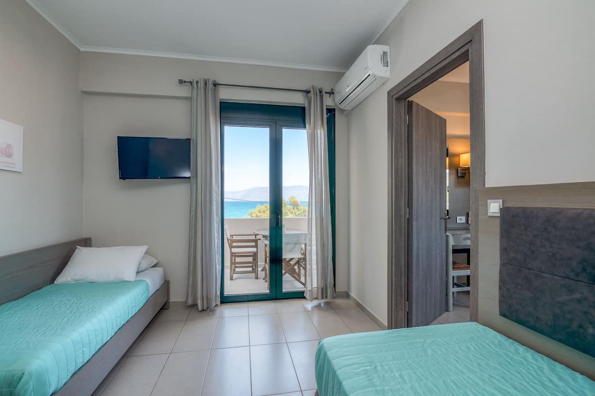 Apartment, 1 bedroom sea view | Minibar, coffres-forts dans les chambres, chambres insonorisées
