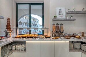 Sarapan bufet setiap hari dengan fi 