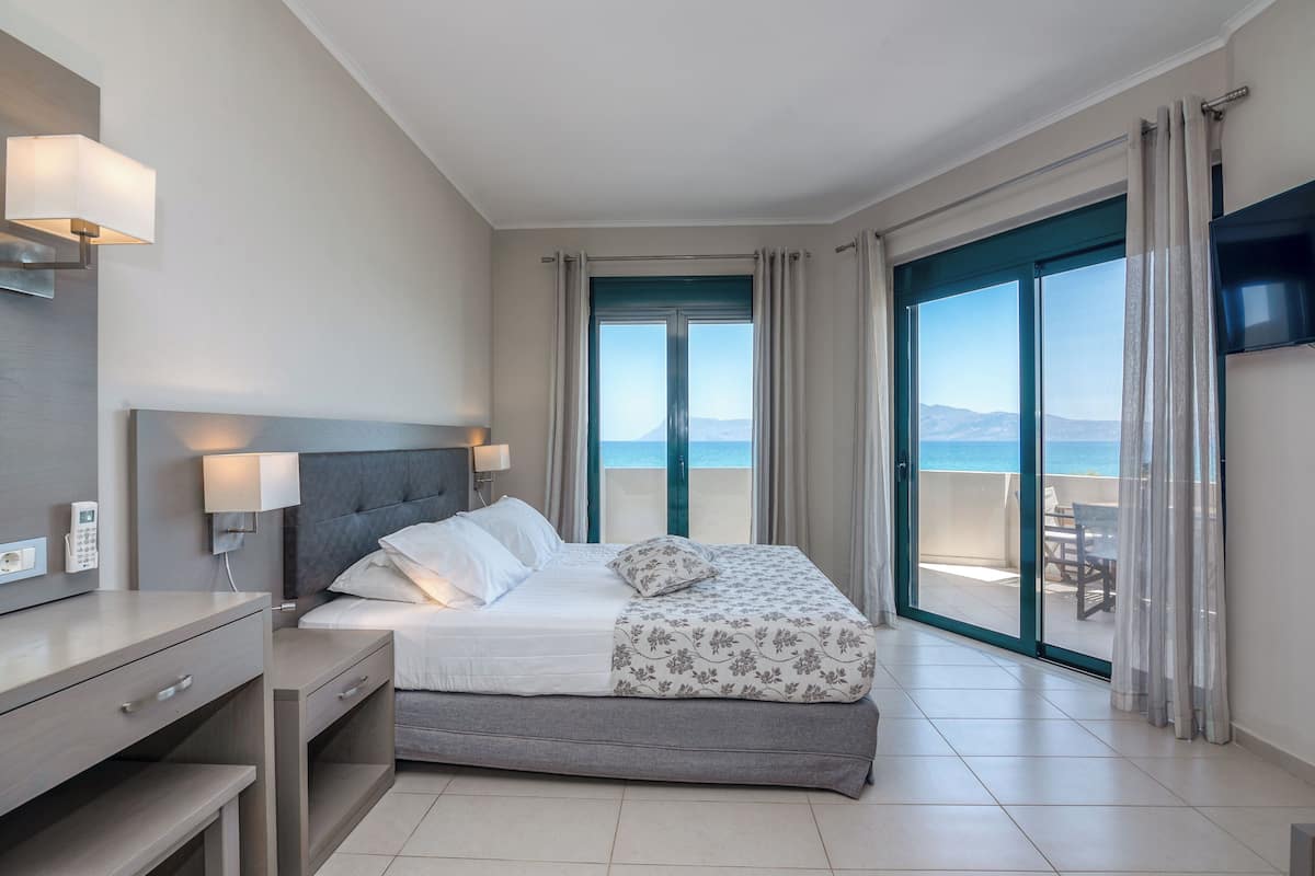 Sea front suite | Minibar, coffres-forts dans les chambres, chambres insonorisées