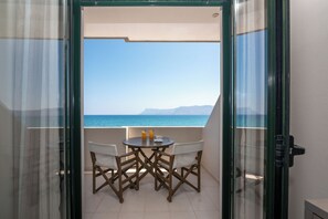 Superior studio sea front | Terrasse/Patio