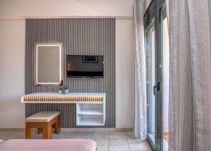 Studio with city view | Minibar, in-room safe, soundproofing, free WiFi - Christina Beach Hotel (Kissamos)
