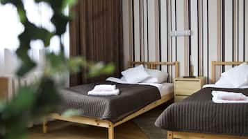 Triple Room | Premium bedding, desk, iron/ironing board, rollaway beds